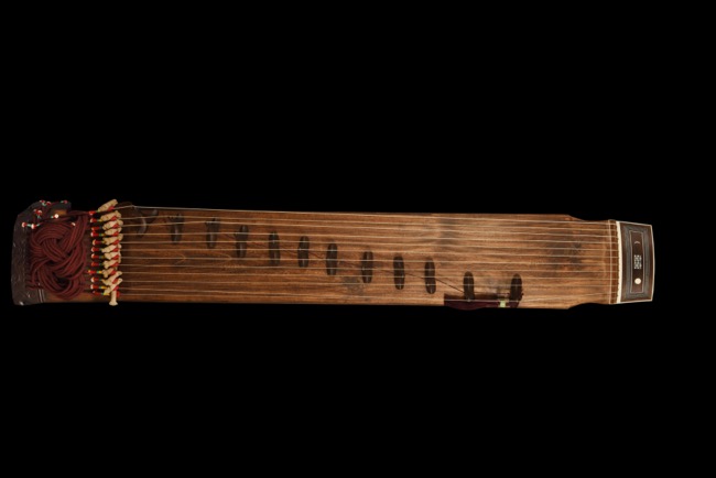 Gayagum instrumento musical con doce cuerdas de ceda_Siglo XX