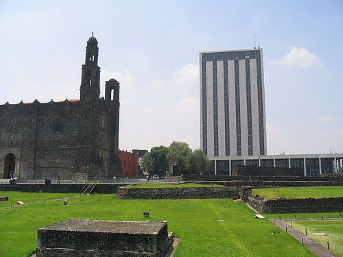 plaza-de-las-tres-culturas